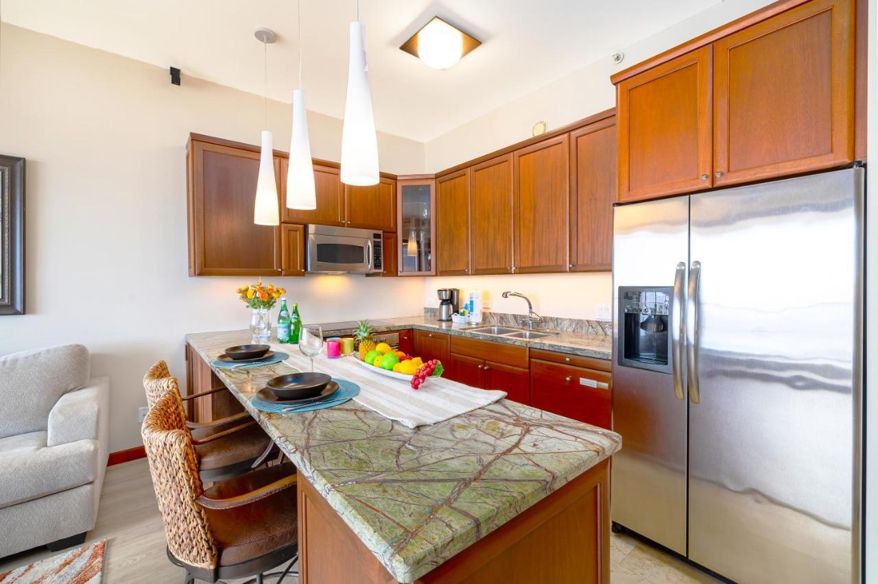 Upscale Penthouse With Ocean Views - Free Parking Apartment Honolulu Exterior photo