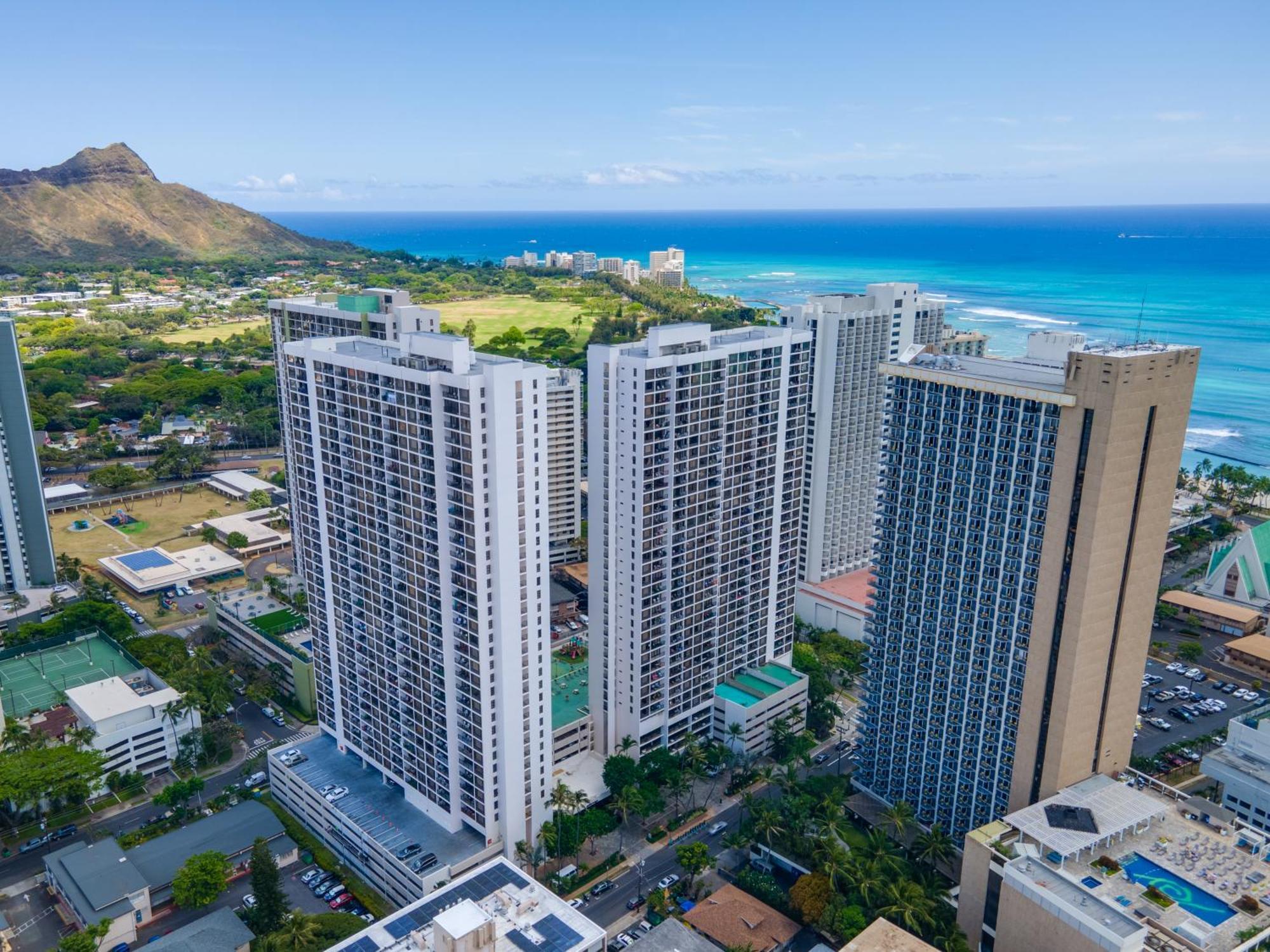 Upscale Penthouse With Ocean Views - Free Parking Apartment Honolulu Exterior photo