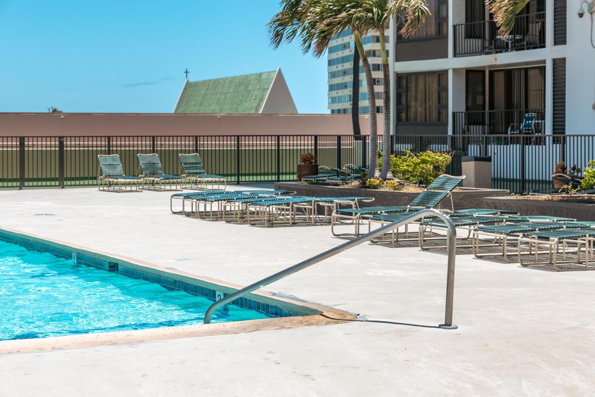 Upscale Penthouse With Ocean Views - Free Parking Apartment Honolulu Exterior photo