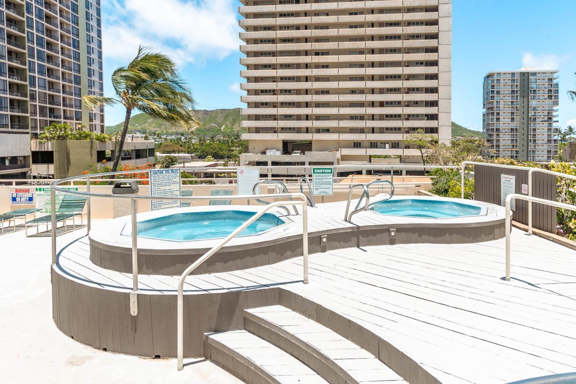 Upscale Penthouse With Ocean Views - Free Parking Apartment Honolulu Exterior photo
