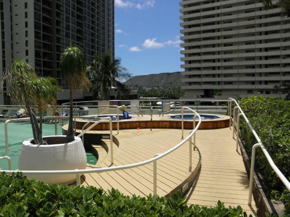 Upscale Penthouse With Ocean Views - Free Parking Apartment Honolulu Exterior photo